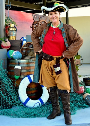 Sherry R cosplay as pirate captain Malcolm Reynolds